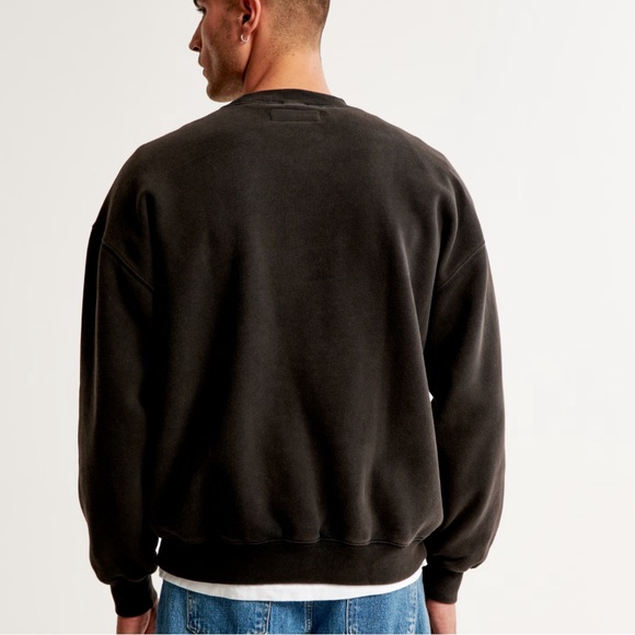 Essential Crew - Picture 3 of 8